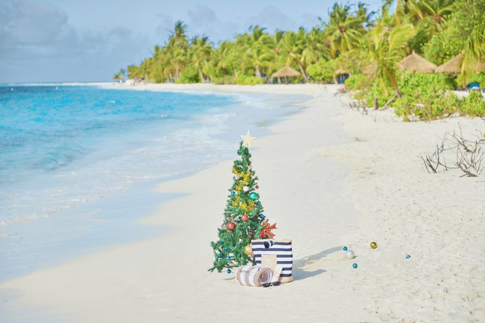 Sapin de Noël sur la plage de Kuredu Maldives