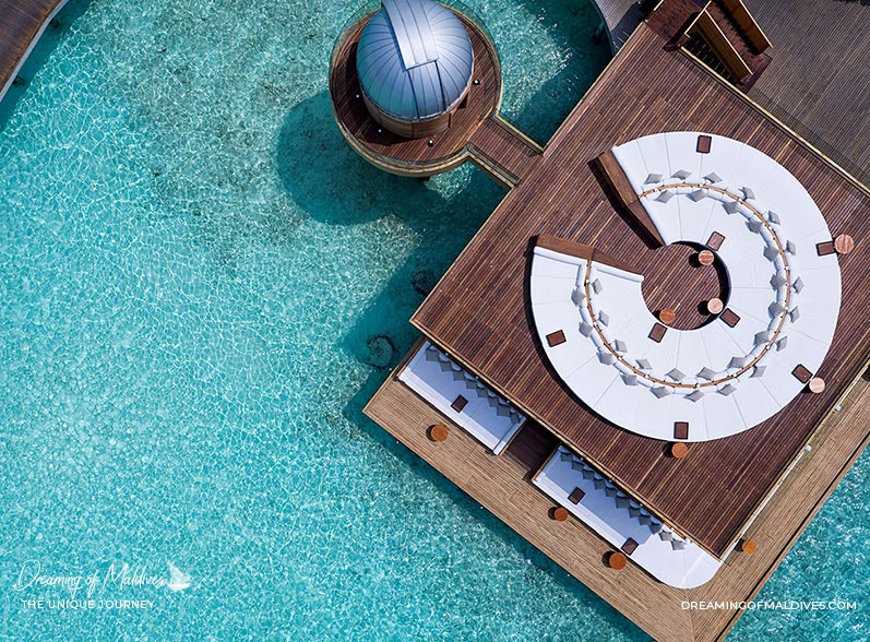 10 Lieux Extraordinaires À Voir Aux Maldives Observatoire astronomique sur pilotis à Anantara Kihavah Maldives