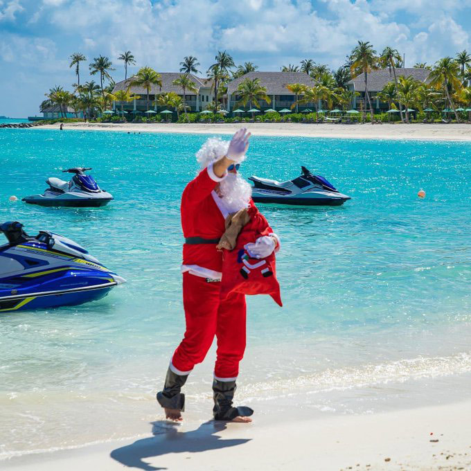 Le Père Noël arrive à Crossroads Maldives pour Noël