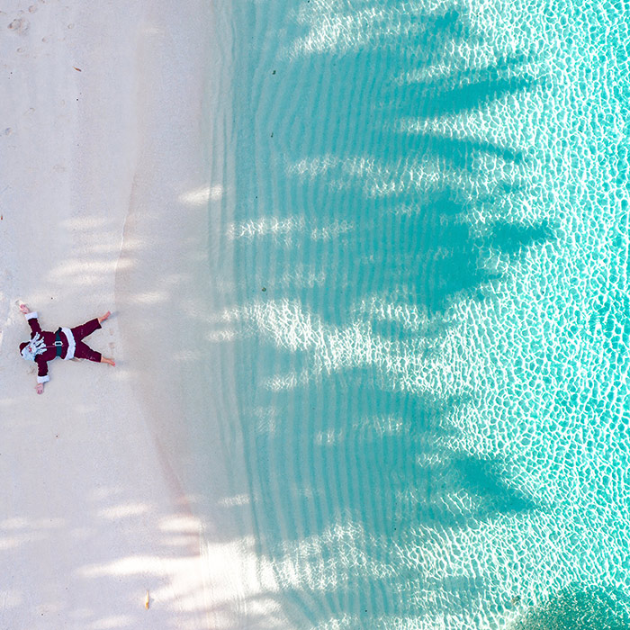 Père Noël sur la plage à OZEN Bolifushi Maldives pour Noël