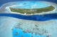 island hideaway ve aérienne ile en forme de croissant