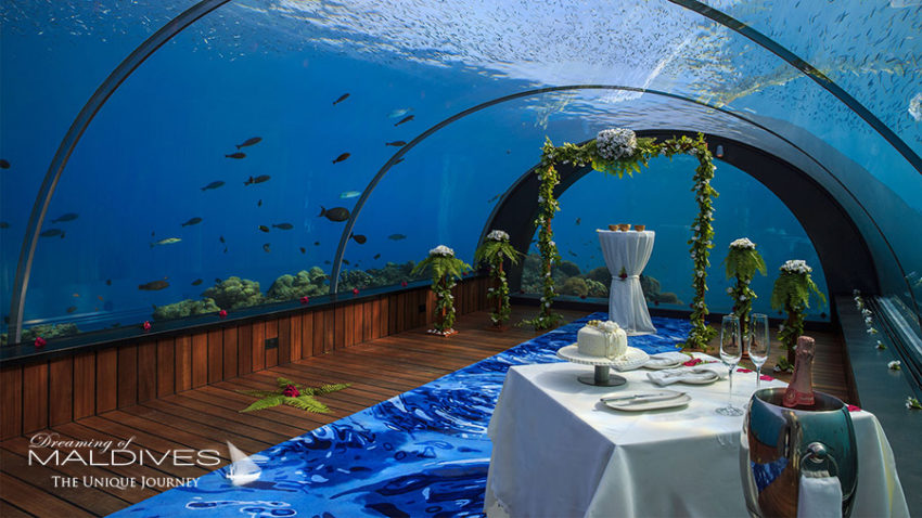 Mariage sous marin au restaurant 5.8. Photo Hurawalhi Maldives
