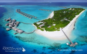 Maldives île hôtel avec récifs à proximité et grand lagon
excellent Snorkeling + Voile