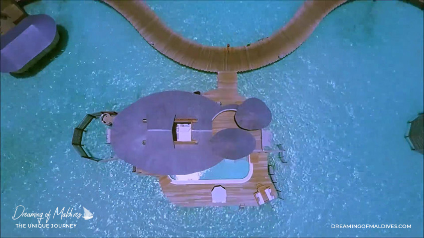 10 Lieux Extraordinaires À Voir Aux Maldives Les toits rétractables des villas à Soneva Jani