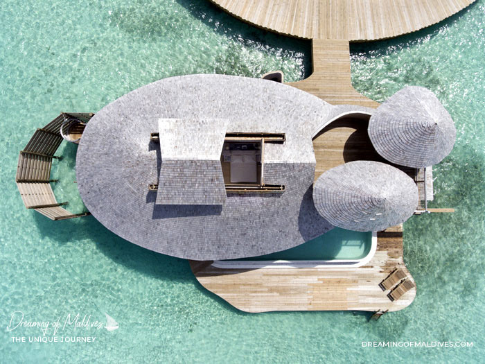 10 Lieux Extraordinaires À Voir Aux Maldives Les toits rétractables des villas à Soneva Jani