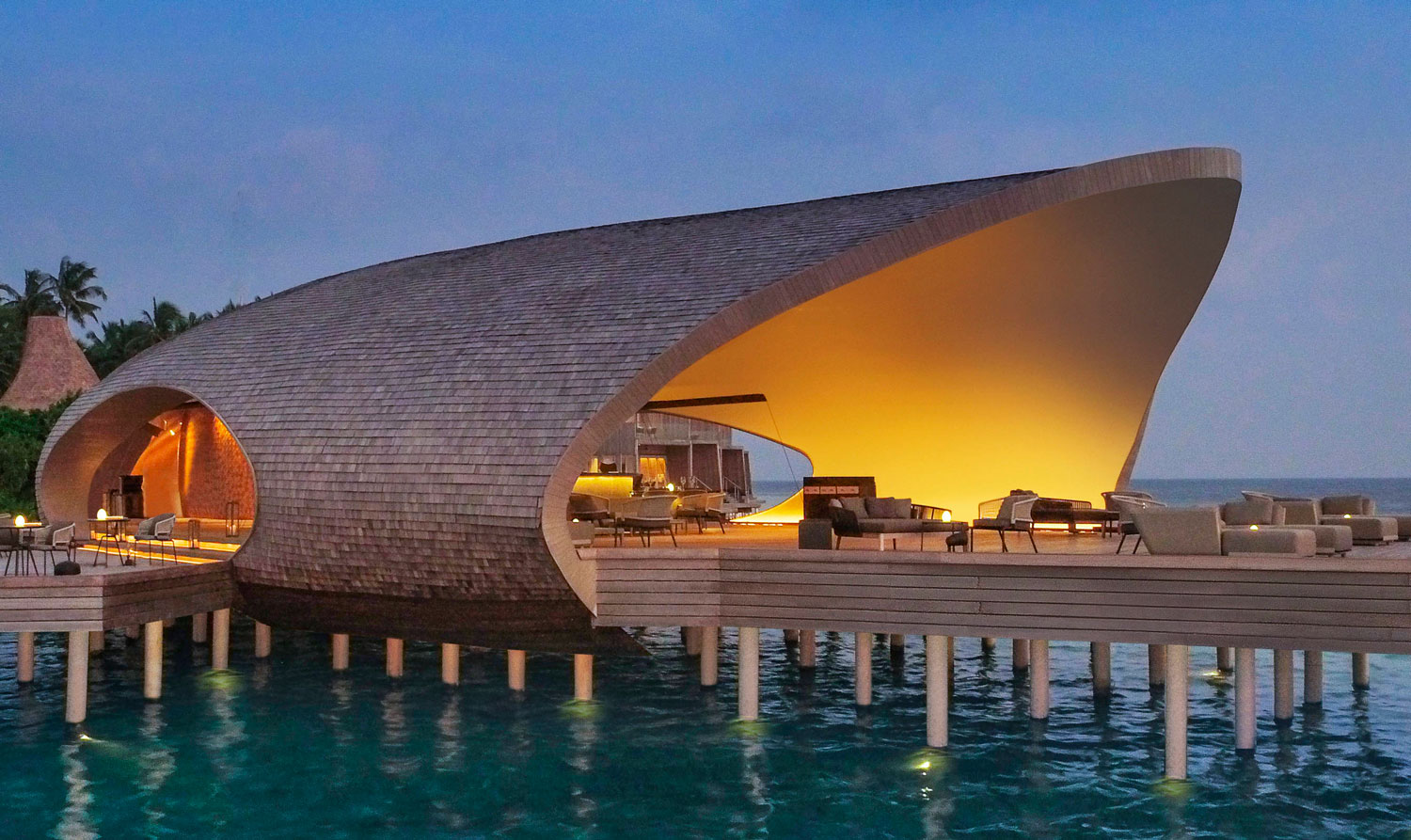 Le st Regis Vommuli resort plus bel hôtel maldives architecture et design moderne tropical