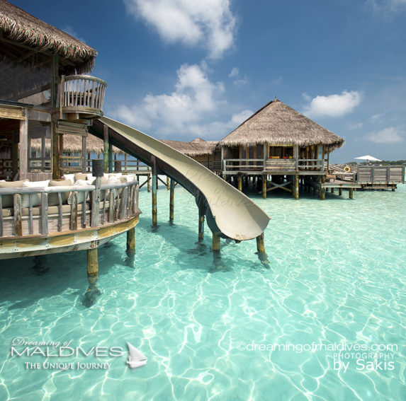 Maldives lieu de Rêve Le Toboggan Géant Pour Glisser Dans Le Lagon à Gili Lankanfushi Maldives