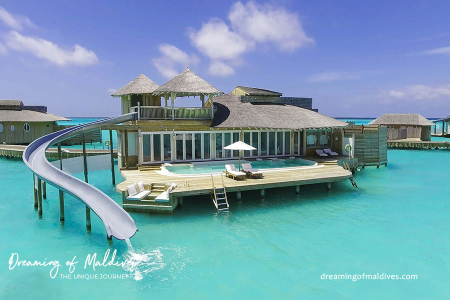 les villas avec toboggan de l'hôtel Soneva Jani aux Maldives