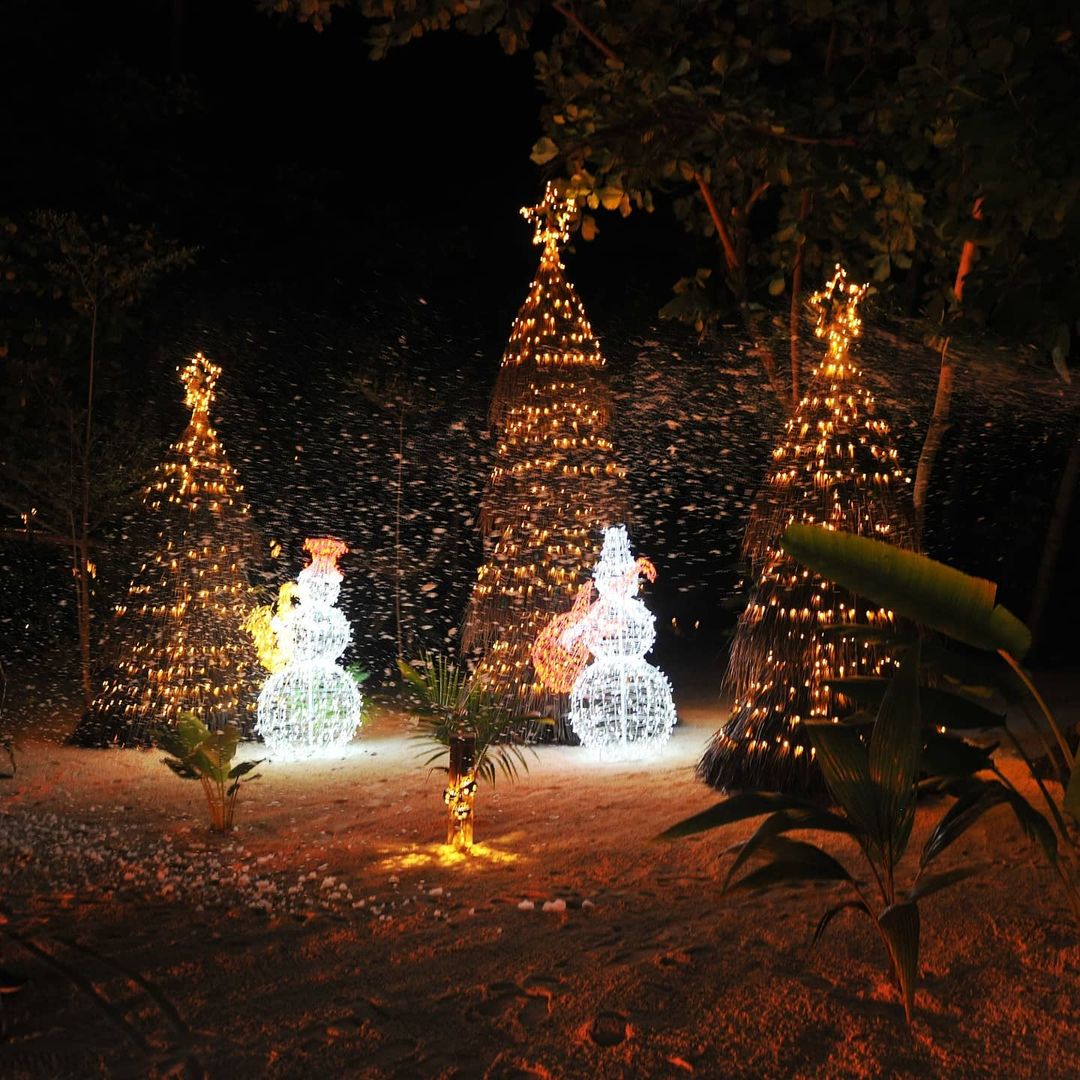 Dreaming of a Xmas in Maldives. The best of Santa and Resort Moments