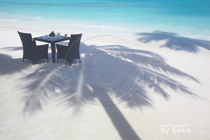 Maldives Resort Shangri La's Villingili breakfast on the beach