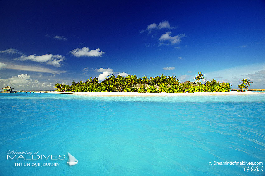 Naladhu Maldives - The Island and the lagoon
