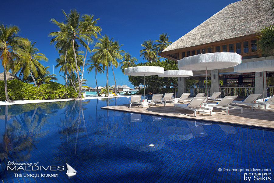 W Maldives - WET pool bar