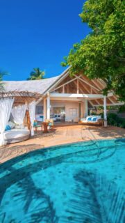 All I dream of is…  🎥 @impressionsphotobysakis  #indianocean #paradiseisland #maldives #luxurylifestyle #maldivesislands #beautifulmaldives #traveldiary #wanderlust #beachlife #beachvibes #beautifuldestinations #wonderful_places #travel #travelphotography #postcardsfromtheworld #vacation #chillvibes  #passionpassport #instatravel #instamood  #milaidhoo #luxuryhotel