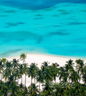 If happiness had a color palette….
📷 @impressionsphotobysakis  #luxurytravel #luxurylifestyle #blue #beautifuldestinations #beachlife