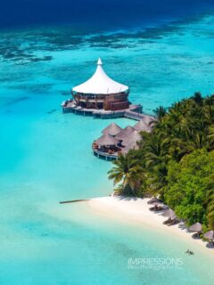 Wish you were here…
📷 @impressionsphotobysakis #luxurytravel #luxuryhotel #luxuryresort #dronephotography #barosmaldives