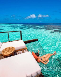 Slow days, deep blues and a heart full of peace.
📷 @impressionsphotobysakis #luxurytravel #luxurylifestyle #luxuryhotel #travelgoals #hotelphotography