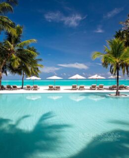 Chill out here, Stay a while…
📷 @impressionsphotobysakis #luxuryhotel #luxurytravel #chillout #travelgoals #beachlife