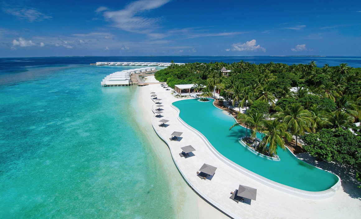 Amilla enormous infinity-edge pool