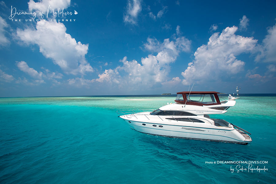 Baros Maldives private yacht arriving on the resort sandbank