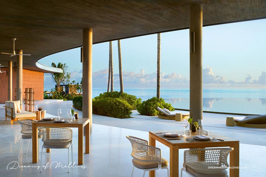 Eau BAr ritz maldives