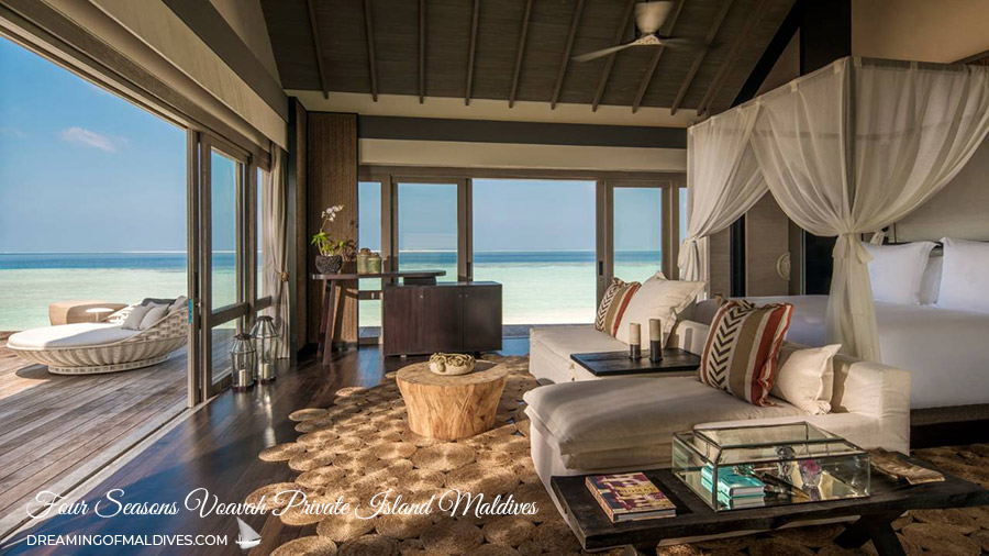 villa master bedroom