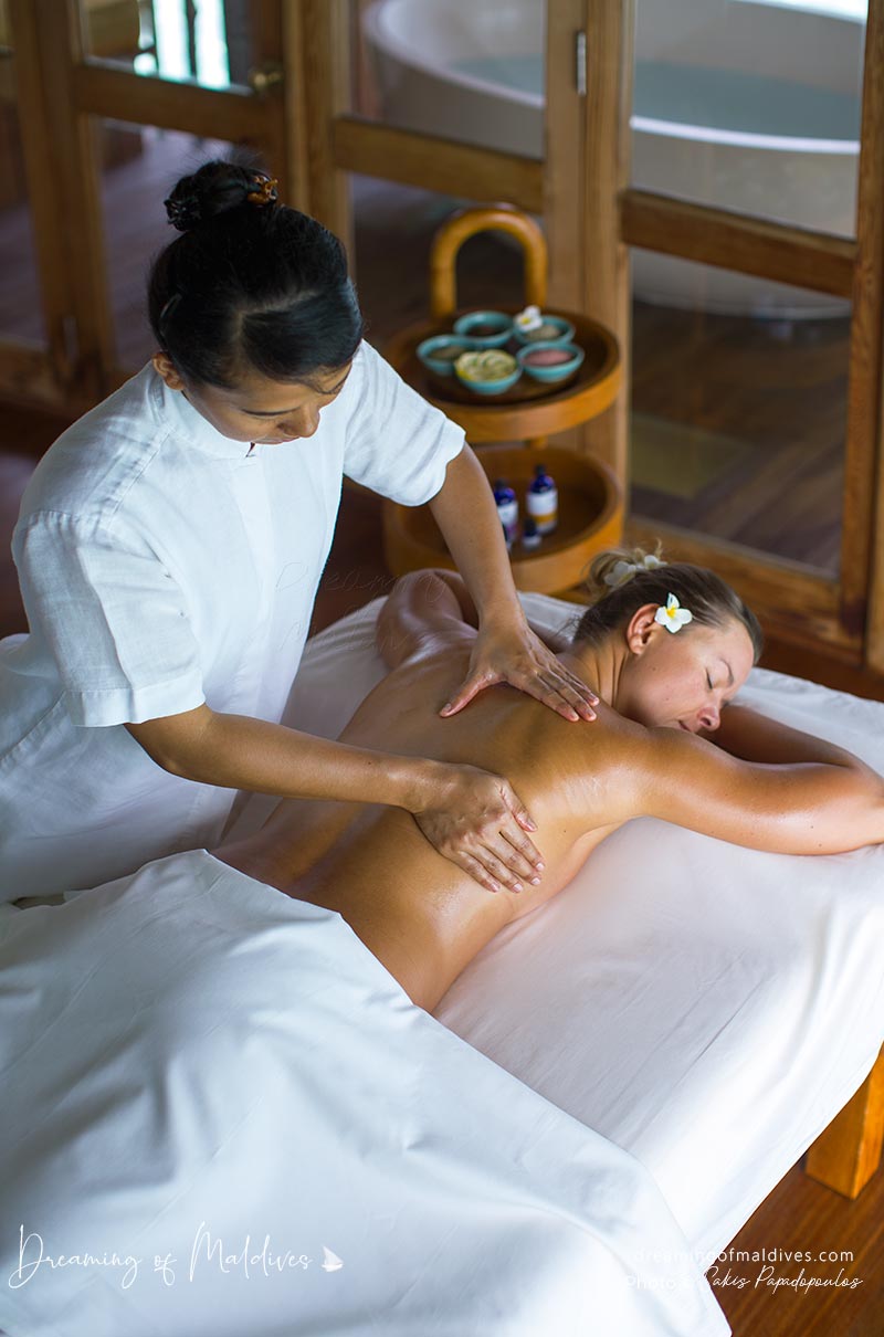 Gili Lankanfushi Maldives spa massage