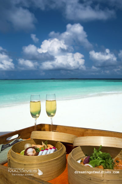 Gili Lankanfushi Maldives. Chic Picnic on a Desert Island