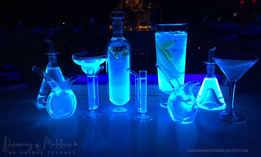 W maldives Glowing Cocktails at 15 Below