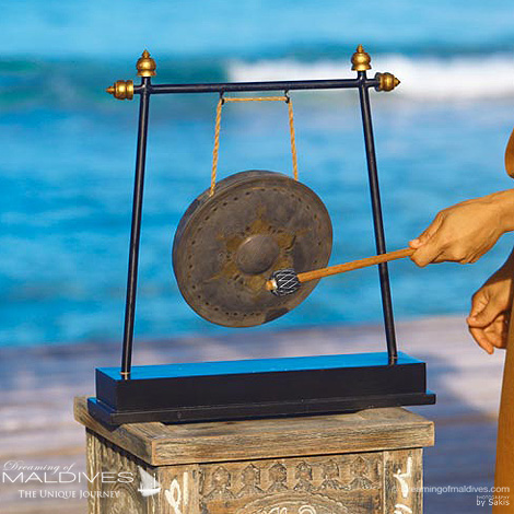 Naladhu maldives spa massage treatment meditation in house