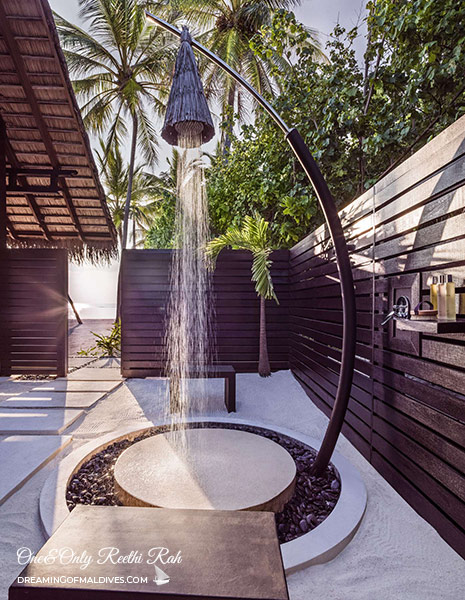 outdoor shower One&Only reethi rah Maldives