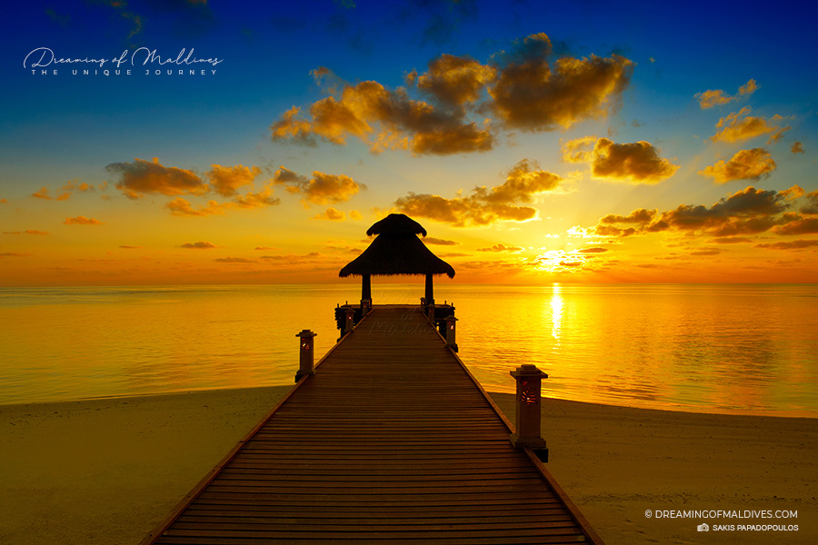 Rayleigh scattering effect by day and at sunset maldives