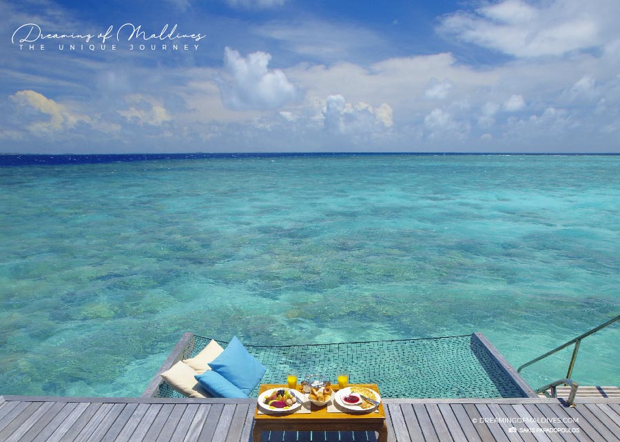 Petit-déjeuner en Villa sur pilotis au Shangri-La's Villingili.
