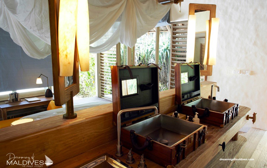 Six Senses Laamu Beach Villa INDOOR BATHROOM, BEHIND THE BEDROOM